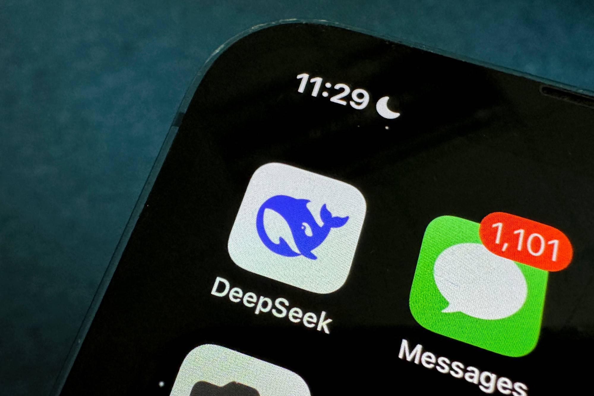DeepSeek Bùng Nổ: Mọi Thứ Bạn Cần Biết Về Ứng Dụng Chatbot AI