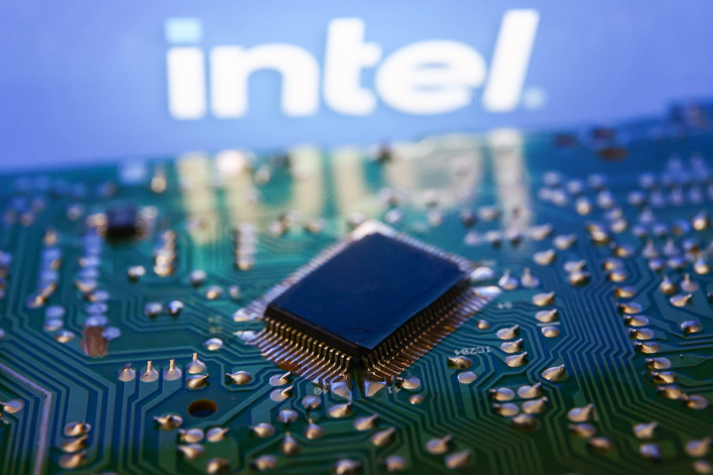 Broadcom Đạt Thỏa Thuận Với Đơn Vị Thiết Kế Chip Của Intel